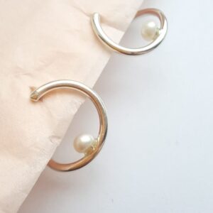 Strieborné náušnice Neha s perlou - malé