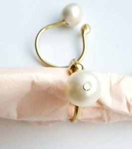 Pozlátený perlový prsteň